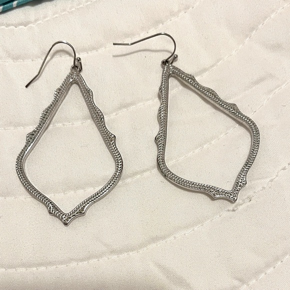 Kendra Scott Sophee Drop Earrings in Silver - Picture 2 of 5